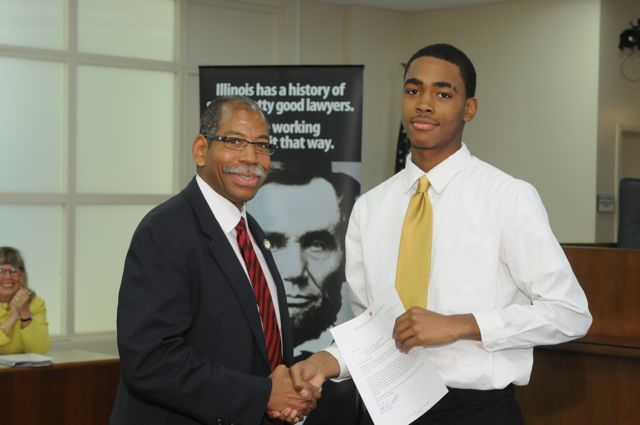 Dean Smith presents a Moot Court Award to Maurice Hunter