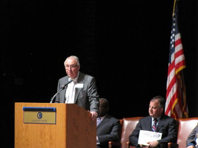 ISBA 3rd Vice President Umberto S. Davi congratulates the new admittees