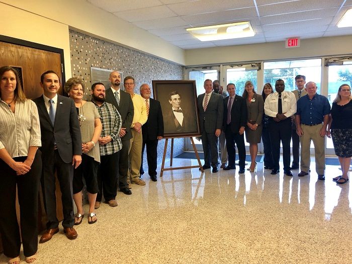 A high-quality reproduction of a famous Abraham Lincoln photograph was presented to the Alexander County Courthouse on September 5 in Cairo. 