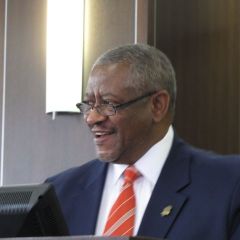 Outgoing IJA President Lewis Nixon